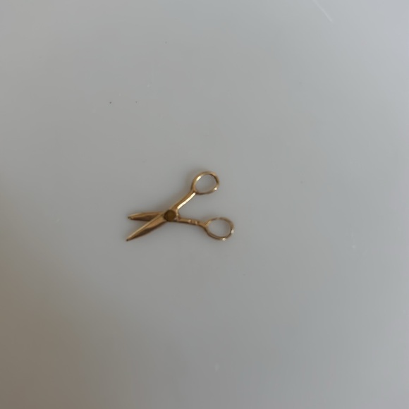 14k gold scissors charm - Picture 10 of 10